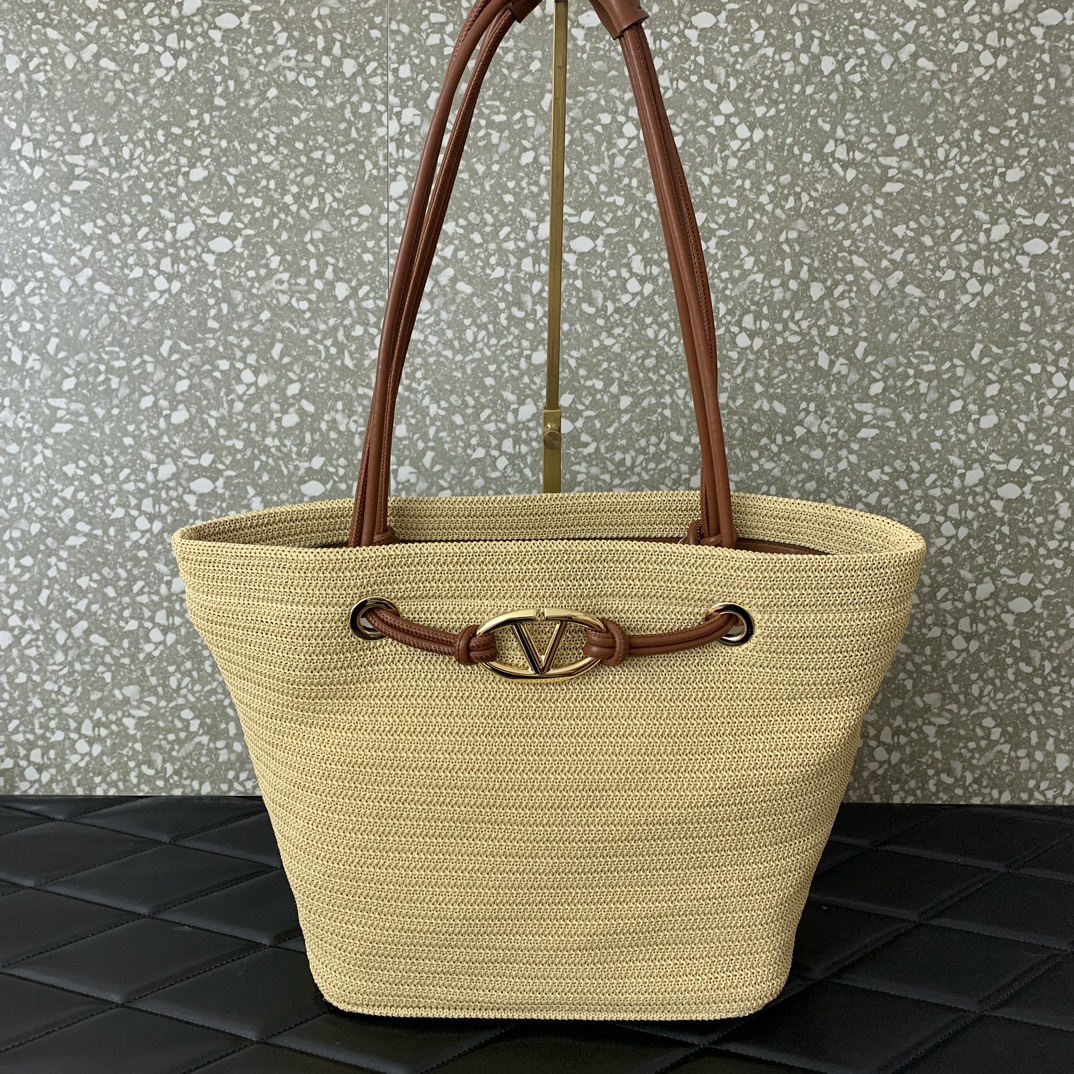 Valentino Garavani Escape Large Shoulder Bag in Synthetic Raffia